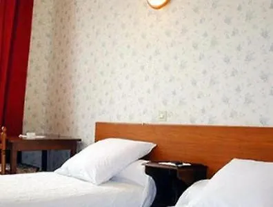 Les Chansonniers Hotel Parigi