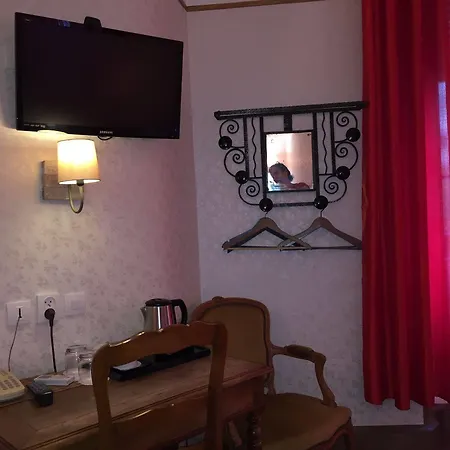 Les Chansonniers Hotel Parigi